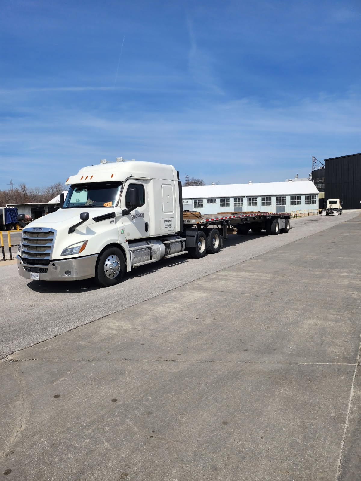 White Hansen sleeper with flatbed alt