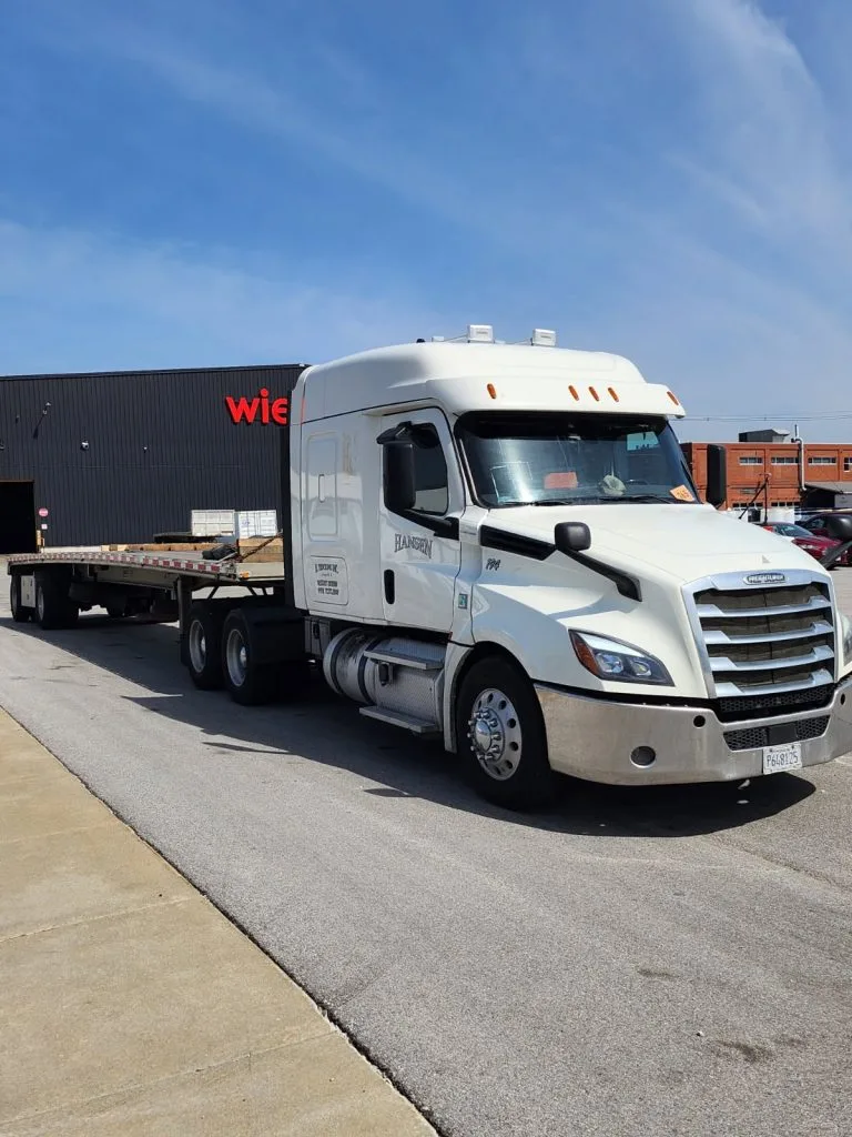 White Hansen sleeper with flatbed