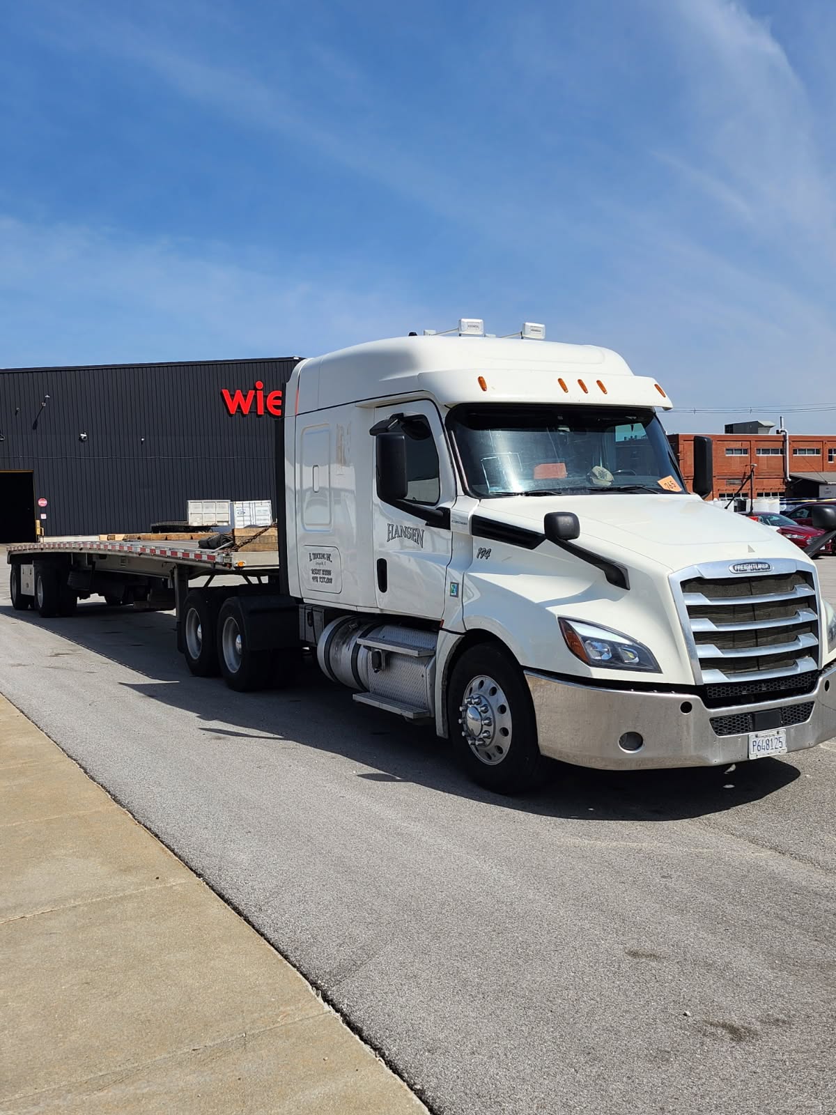 White Hansen sleeper with flatbed